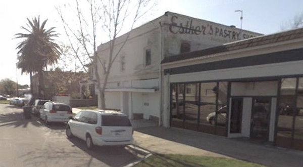 Esthers Bakery in Oak Park